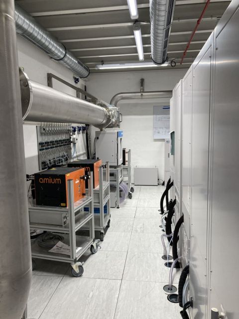 Intérieur d'une salle d'analyse des gaz pendant un essai Anti-Pollution Salle de mesure CECD