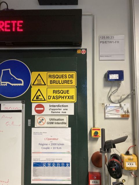 Banc d'essais Moteur arrêté. Banc d'essais Moteur arrêté.